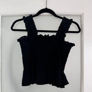 Linen tank top made by Quince. In great condition, no stains.